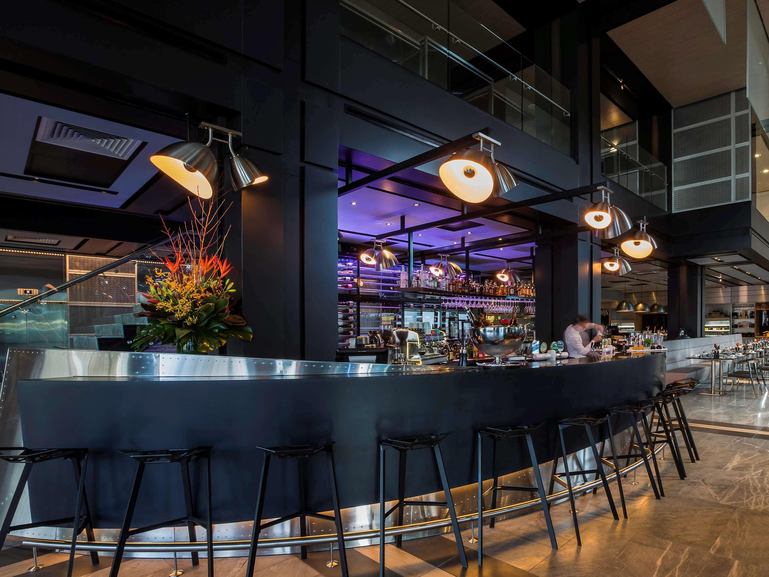 Pullman Sydney Airport Sidney Exterior foto The bar at the restaurant